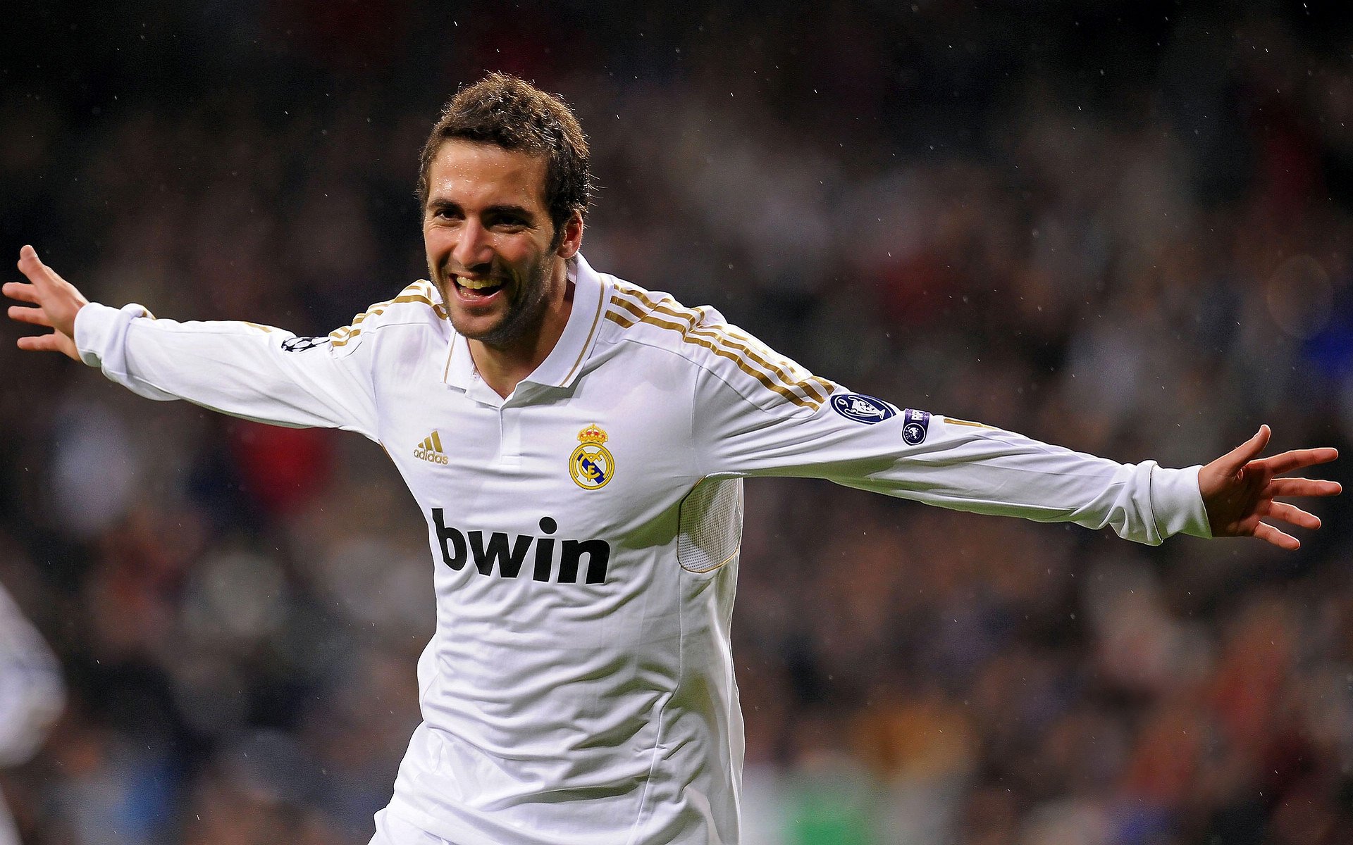 赛道与球场的交响,F1新赛季揭幕战之夜,恩比德主宰比赛走向