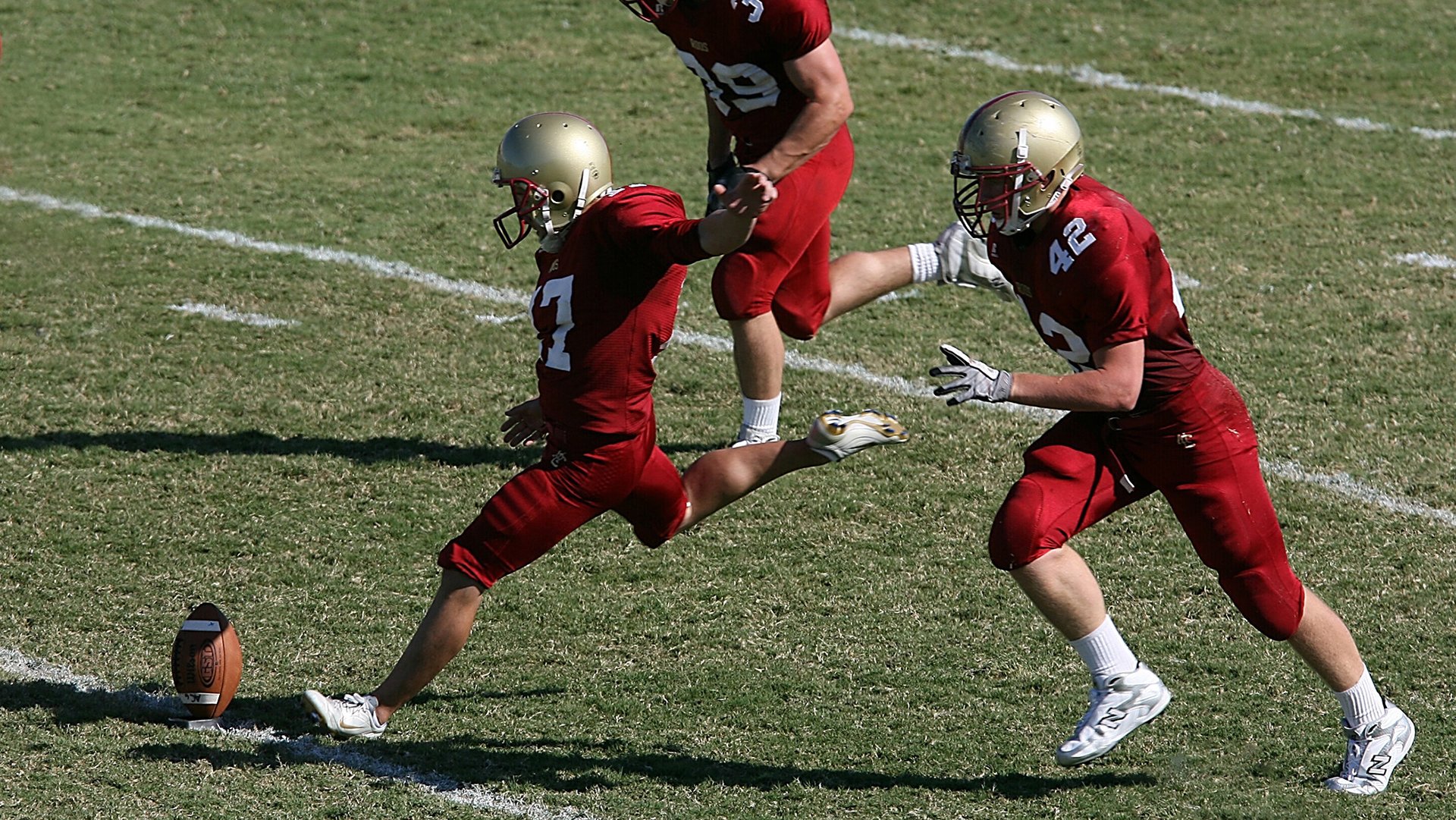 冰封时刻,哈兰德关键节点连续得分,挪威战术封锁勒沃库森