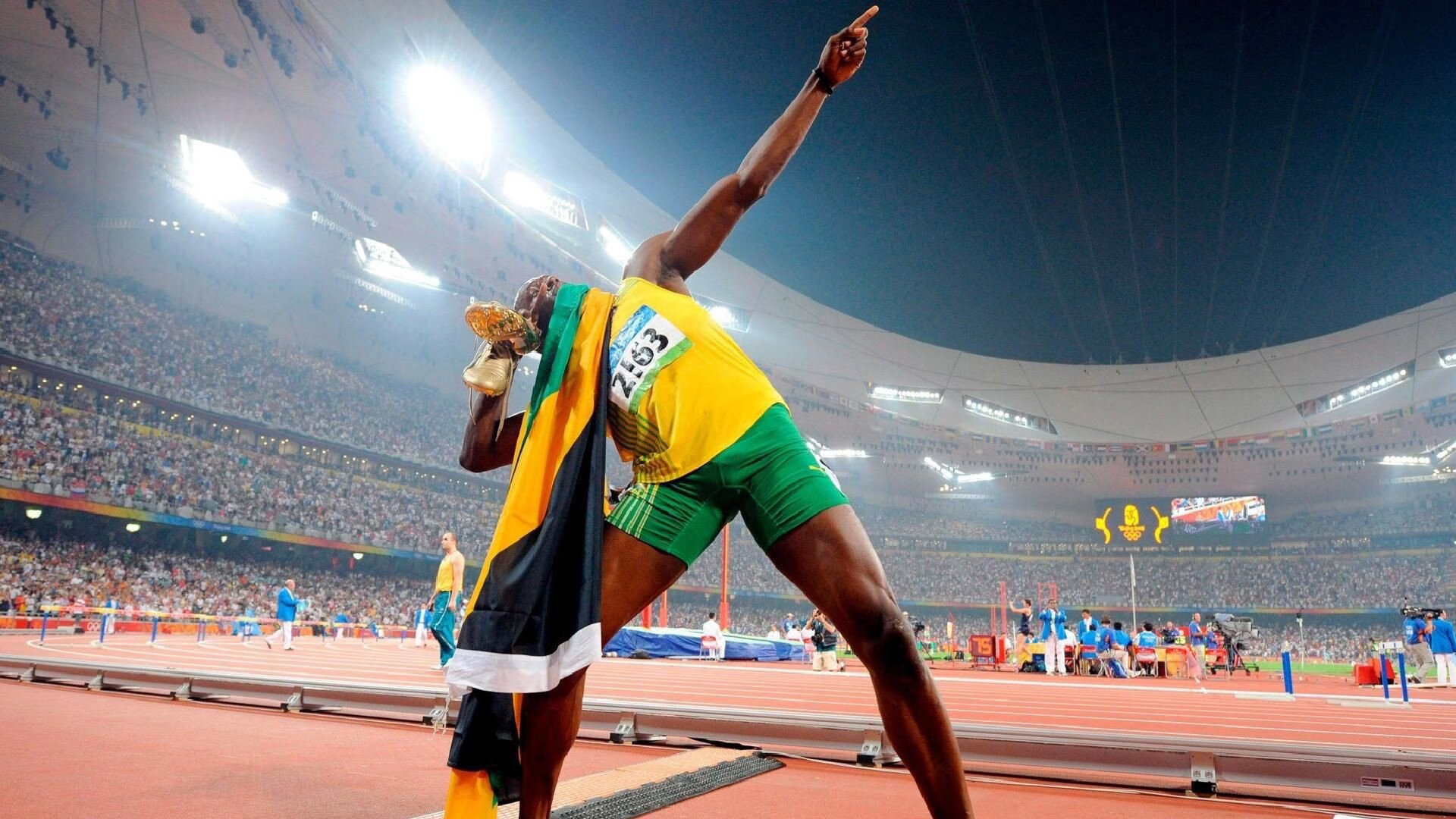 当引擎轰鸣遇见点球绝杀，F1新赛季揭幕战之夜，若日尼奥打出生涯之夜